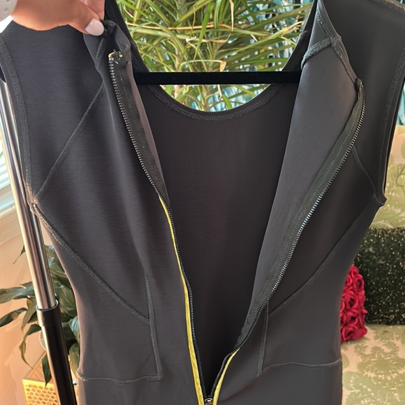 Dark green French connection bodycon dress. - Picture 5 of 10